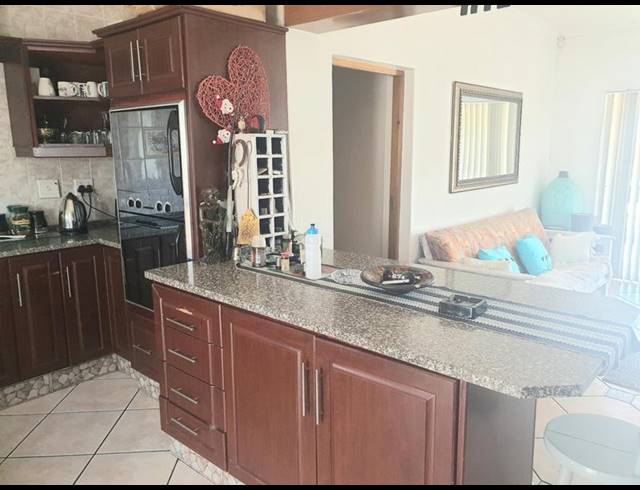 6 BEDROOM HOUSE FOR SALE IN CALYPSO BEACH